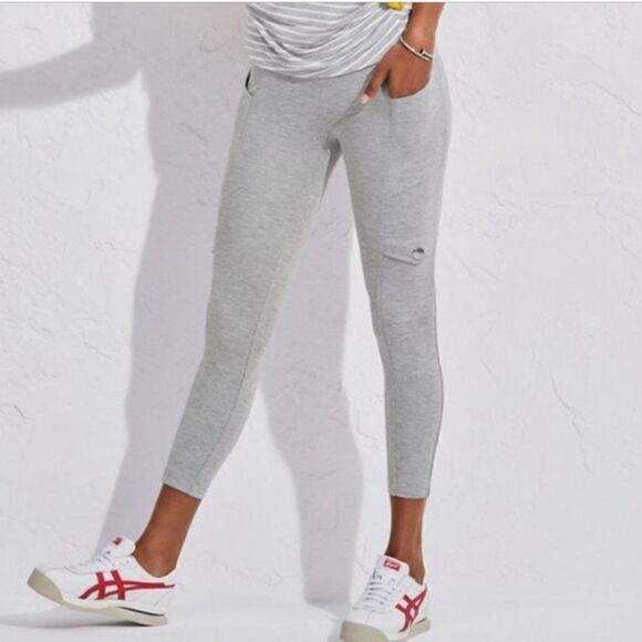 Cabi Runaway Crop Legging Light Gray - Picture 2 of 14